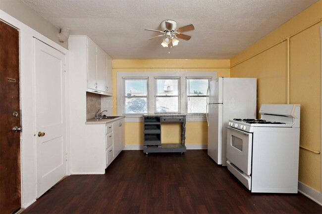 Building Photo - 219 S Millwood Ave