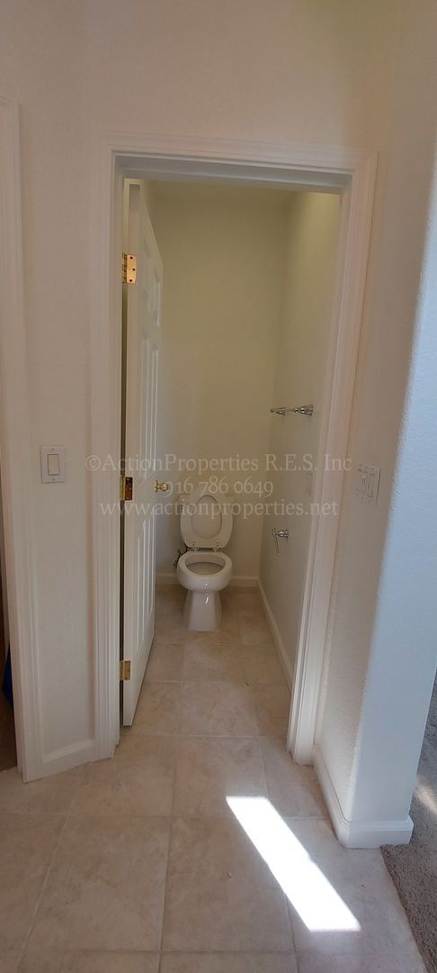 Building Photo - Sierra View Townhouse Lincoln  2 Bed 2 Ba ...