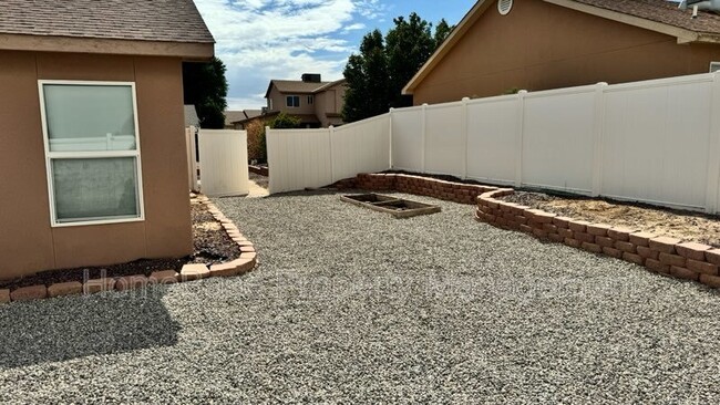 Building Photo - 605 Mesa Vista Dr