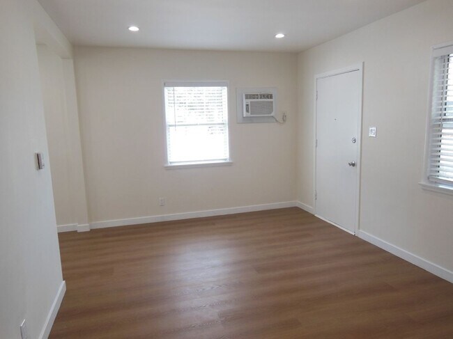 Building Photo - 135 S Verdugo Rd