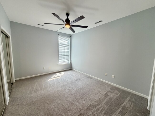 Building Photo - 2901 Heather Dr