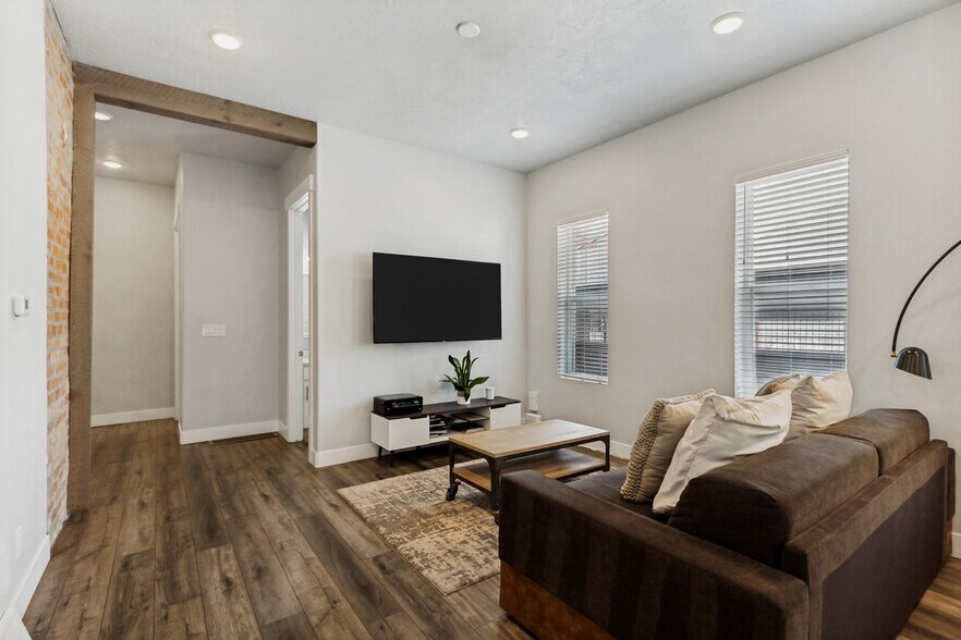 Building Photo - 814 S 800 E