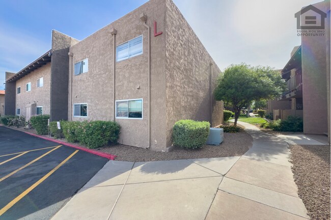 Building Photo - 2Bed/2Bath Condo at Thomas Rd/56th St! Ready for Immediate Move-In!