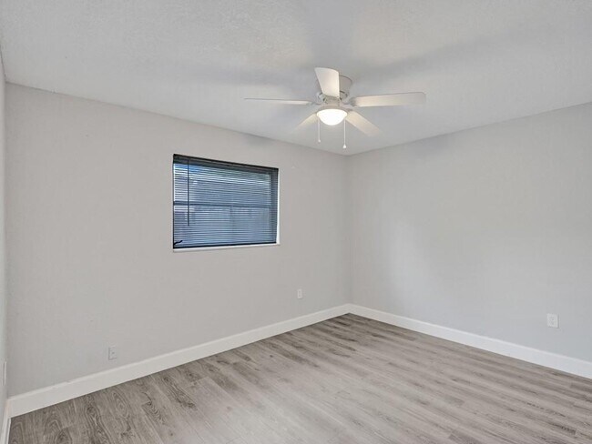 Building Photo - 8113 NW 92nd Terrace