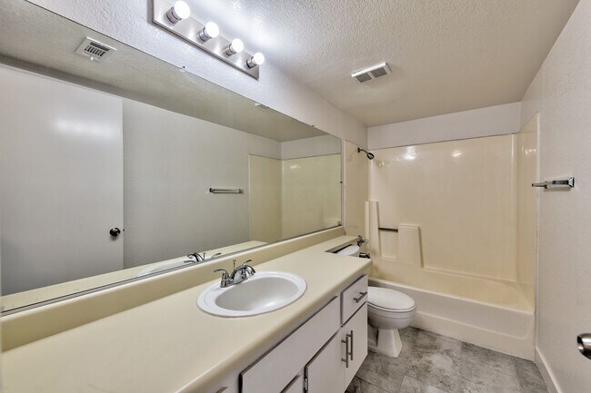 Building Photo - 2977 Juniper Hills Blvd
