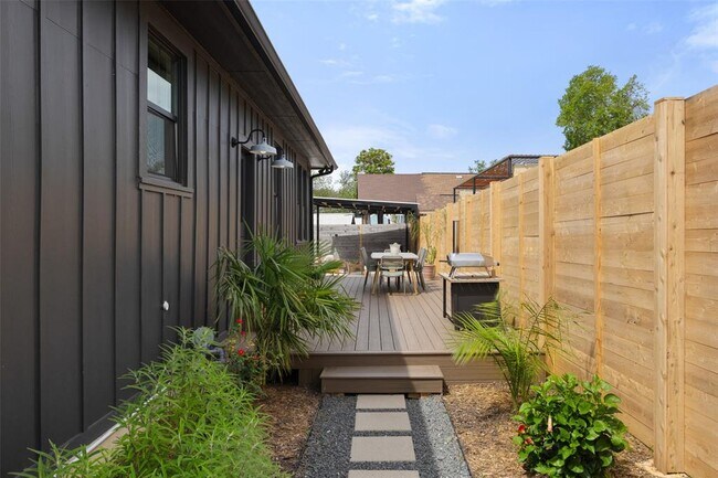 Building Photo - 4703 Delores Ave