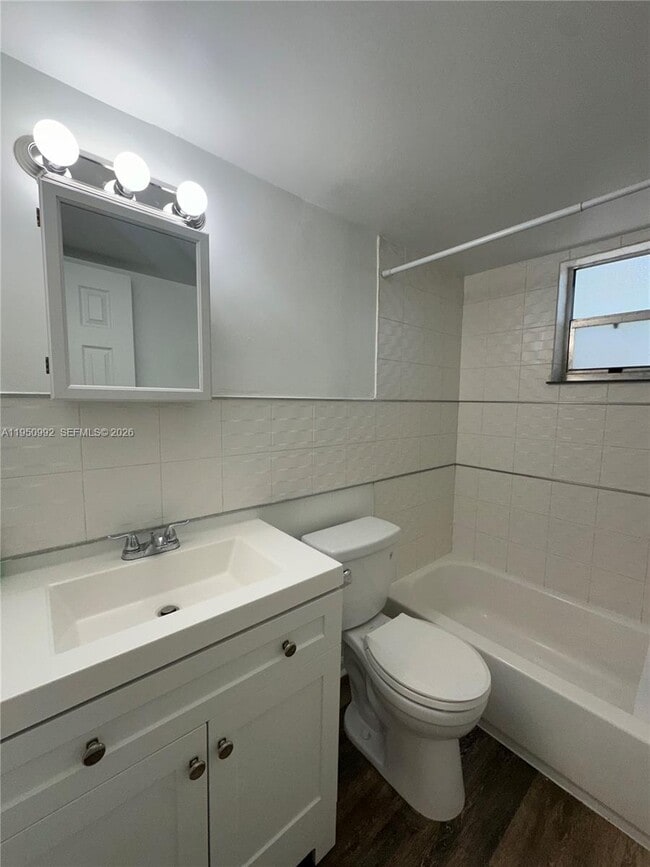 Building Photo - 2325 Arthur St