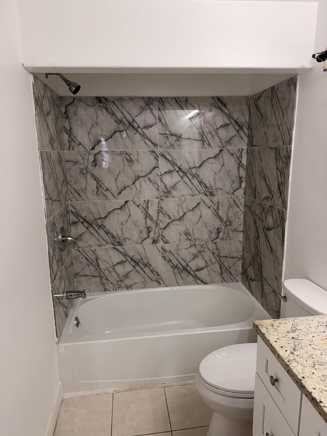 Building Photo - "Charming 1-Bedroom Retreat in Tampa - Cozy 650 Sq. Ft. Home Awaits!"