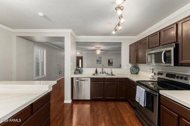 Building Photo - 1014 E Milada Dr