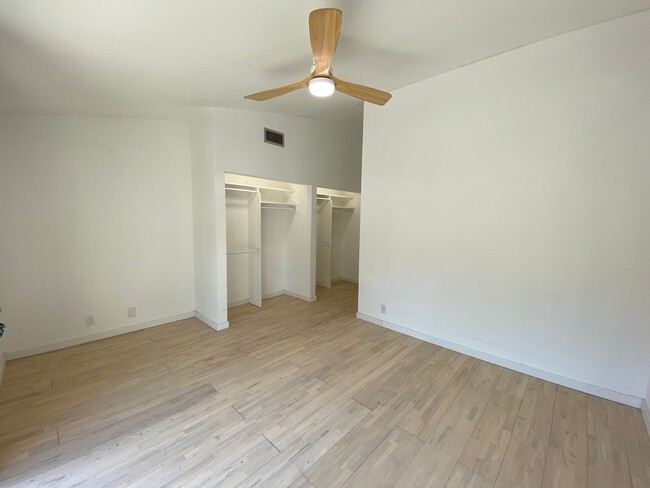 Building Photo - Alamo Heights Gem ~  2 / 2.5 Multi-Level C...