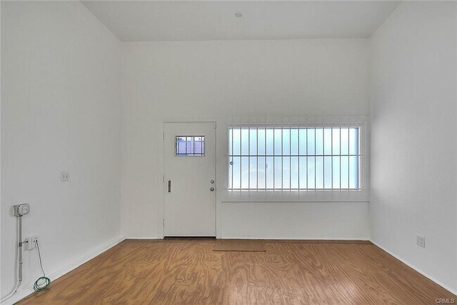 Building Photo - 1135 N La Brea Ave