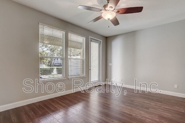 Building Photo - 4220 Plantation Oaks Blvd