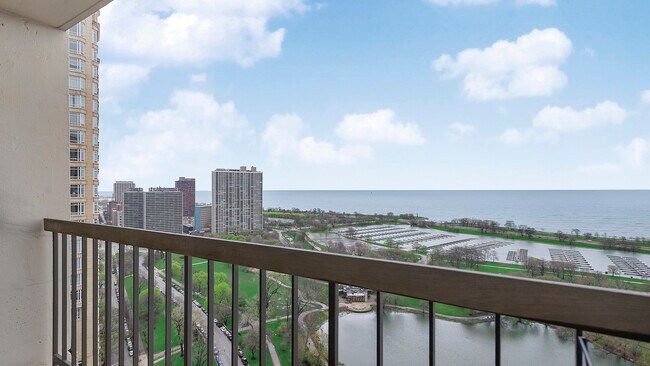 Building Photo - 2500 N Lakeview Ave