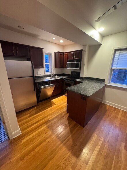 Building Photo - 330 Park Ave