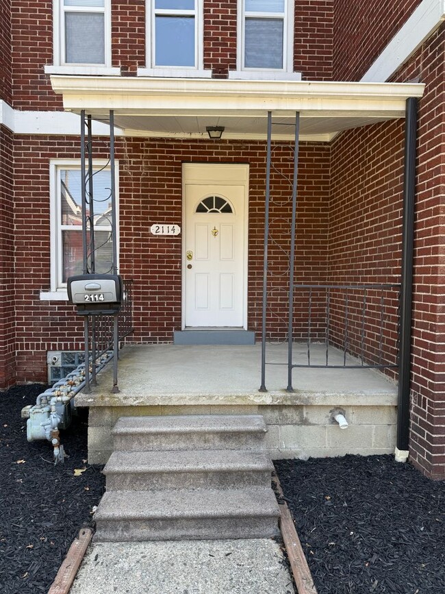 Building Photo - 2112-2120 Indianola Ave.