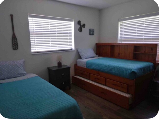 Building Photo - 4055 N Little Hawk Point