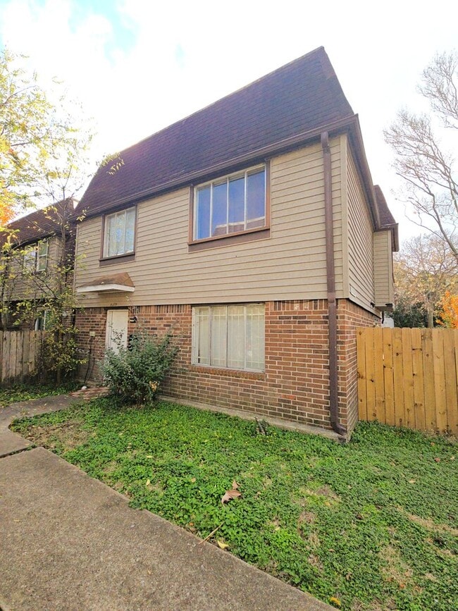 Building Photo - 8379 La Roche Ln