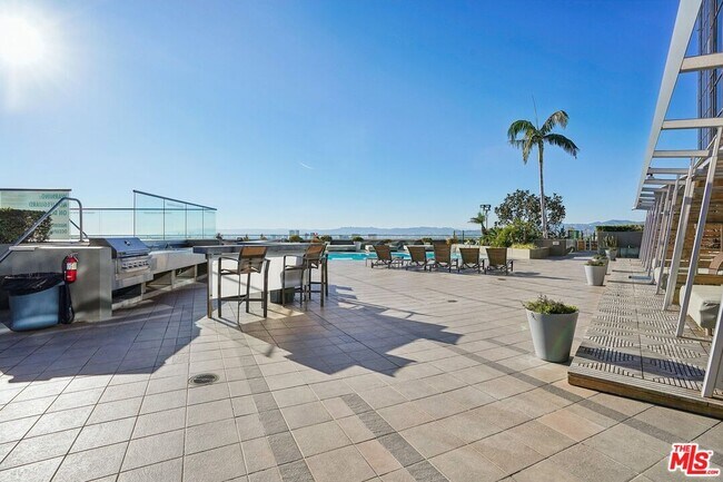 Building Photo - 1100 Wilshire Blvd