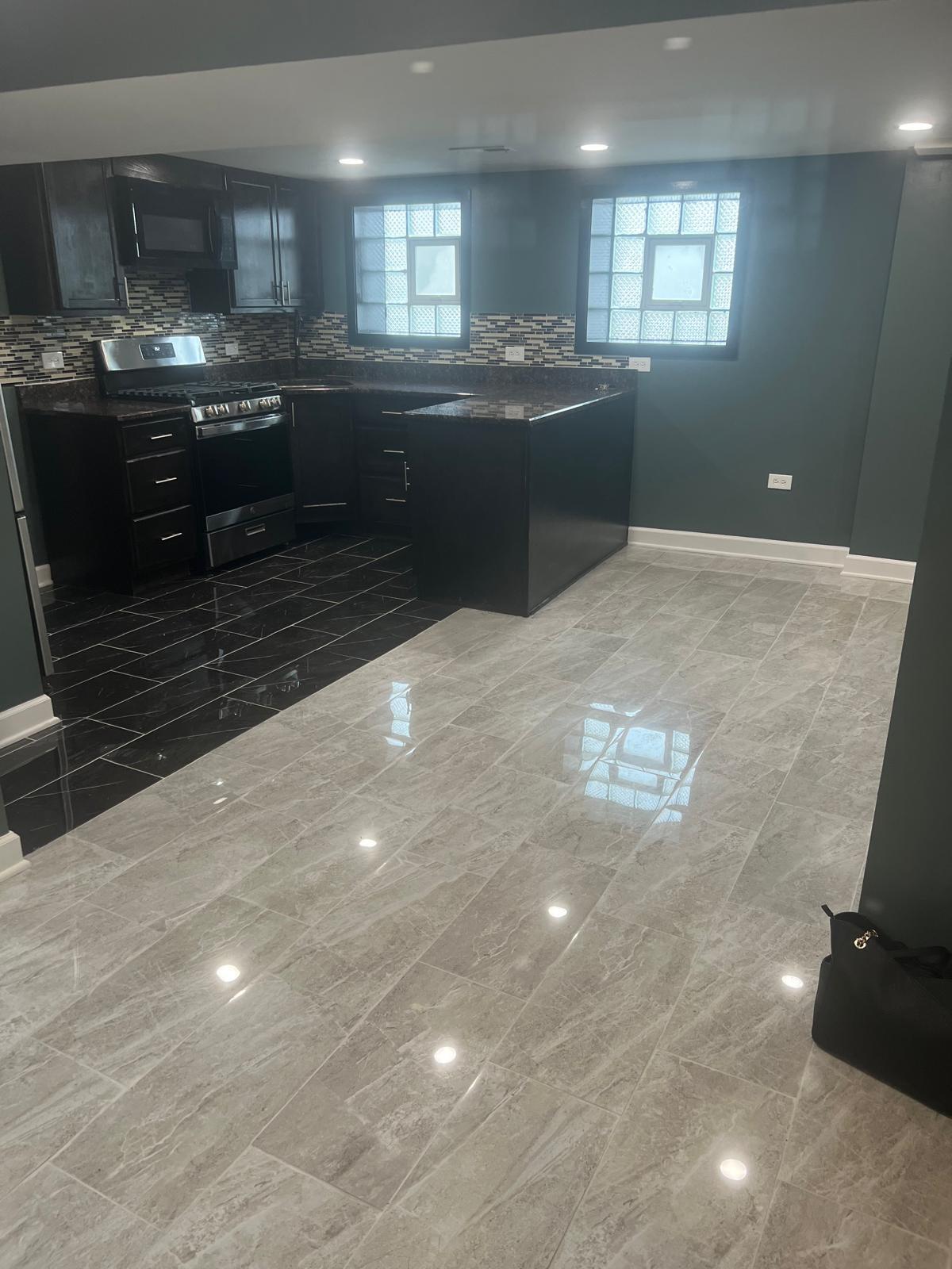 Building Photo - 6164 N Hamilton Ave