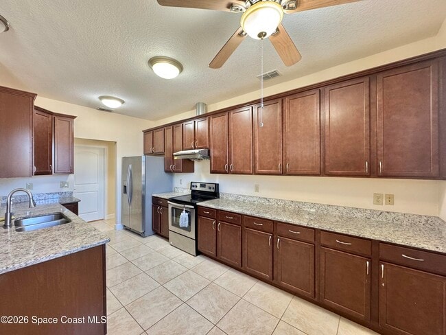 Building Photo - 181 Del Monte St NE