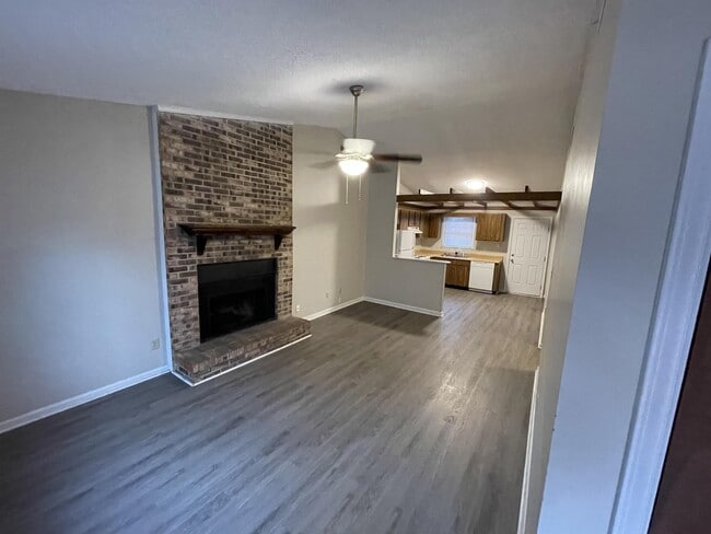 Building Photo - 302 Cedar Crk Dr