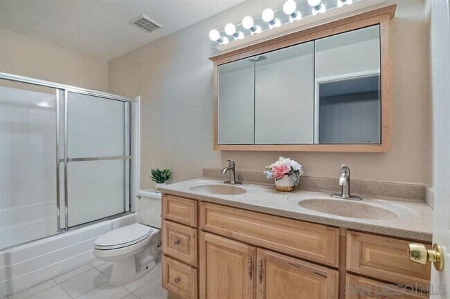Building Photo - Move-In Ready 3 Bedroom Home with Bonus Ro...