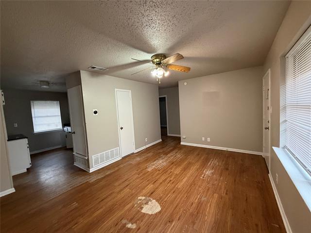 Building Photo - 521 Pershing Dr