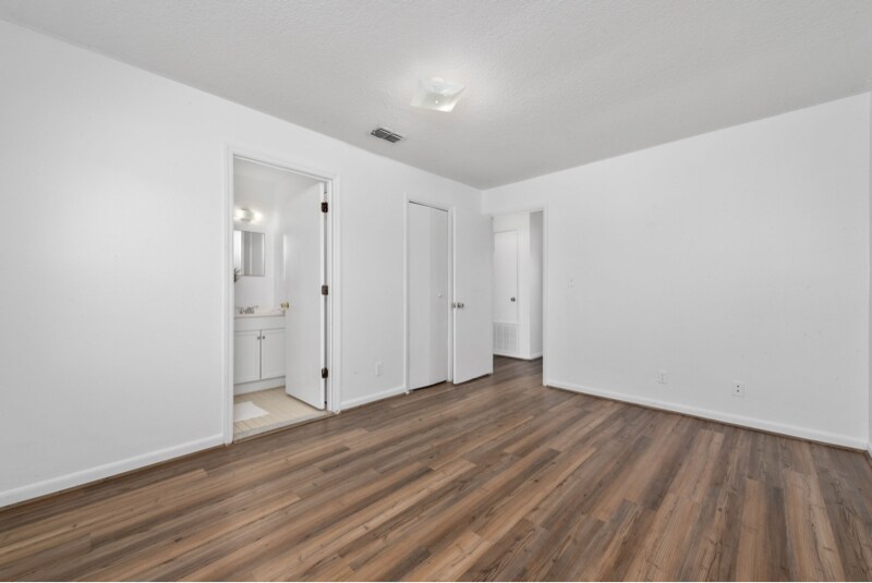 Building Photo - 911 W Orange St