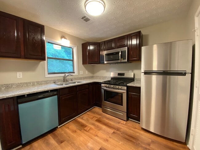 Building Photo - 1062 Dassow Ct