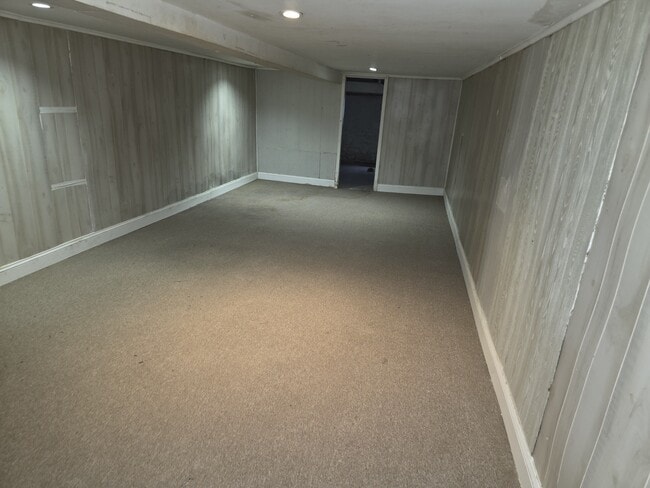 Building Photo - 403 S Augusta Ave