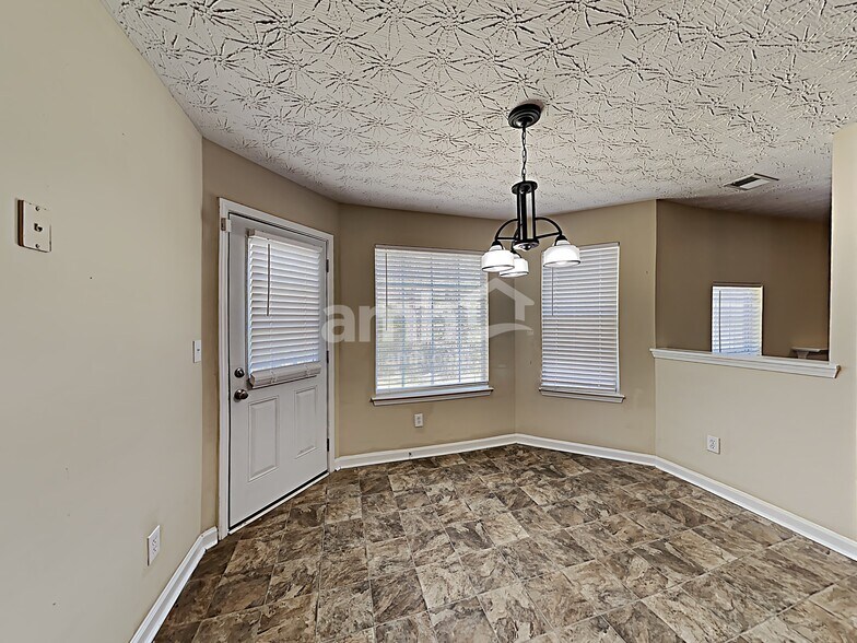 Building Photo - 233 Biltmore Way