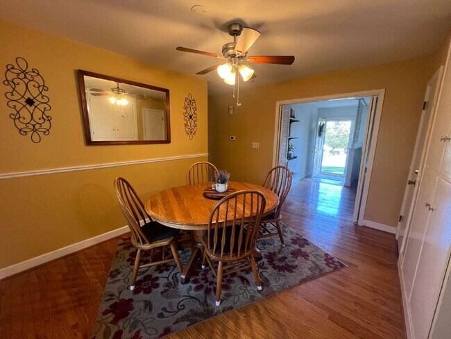 Building Photo - Lovely One Level House in SW Roanoke! 3 Bd...