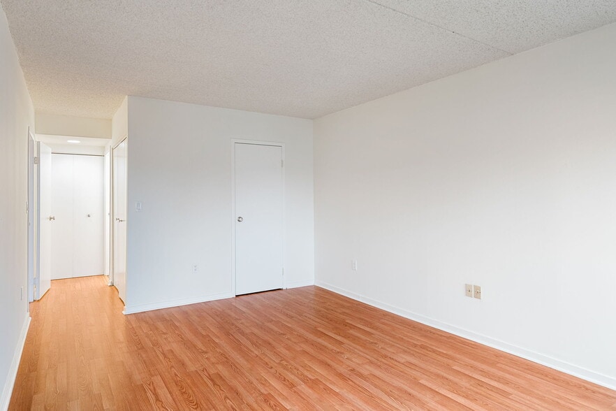 Building Photo - 200 Lombard St