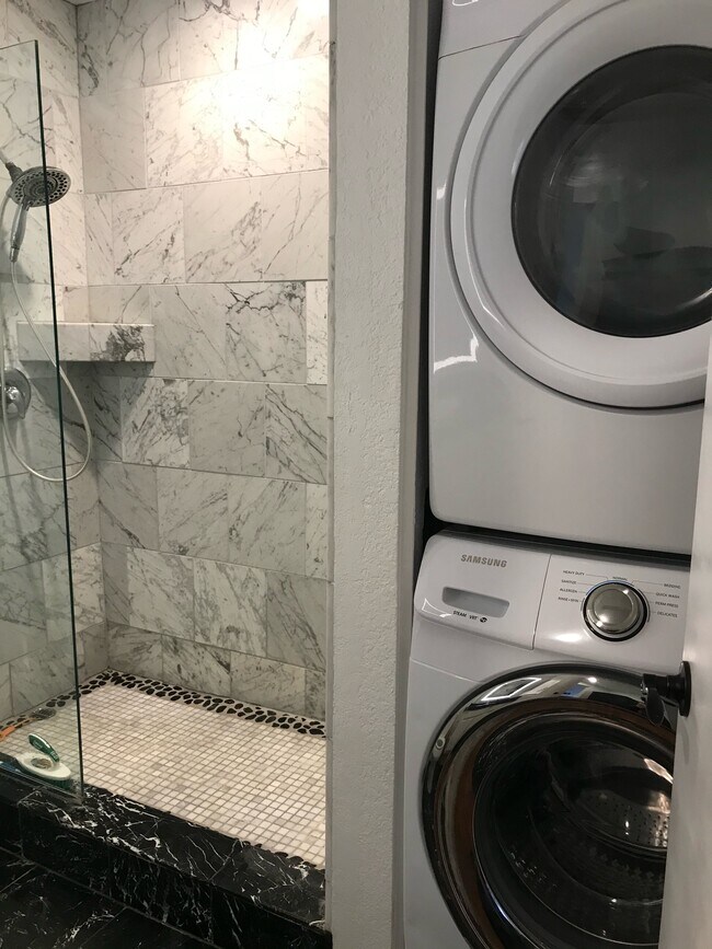 Building Photo - 9725 Mesa Springs Way