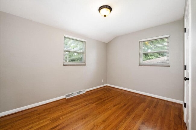 Building Photo - 9731 Twincrest Dr