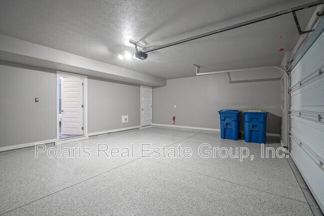 Building Photo - 673 Golborne St