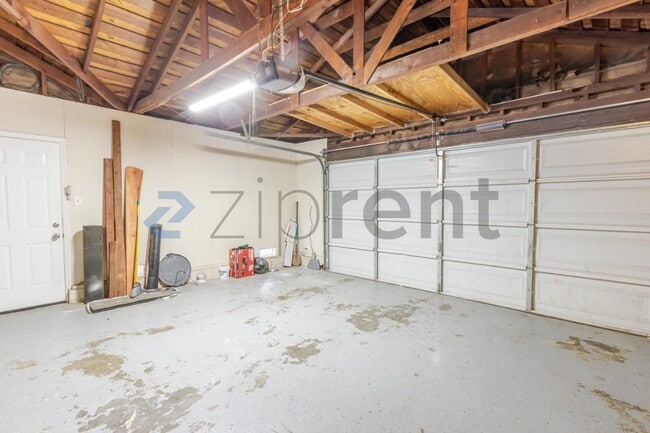 Building Photo - Unit