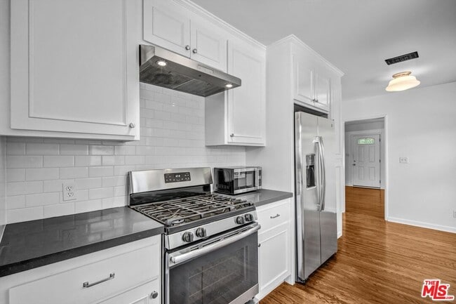 Building Photo - 350 S Roxbury Dr