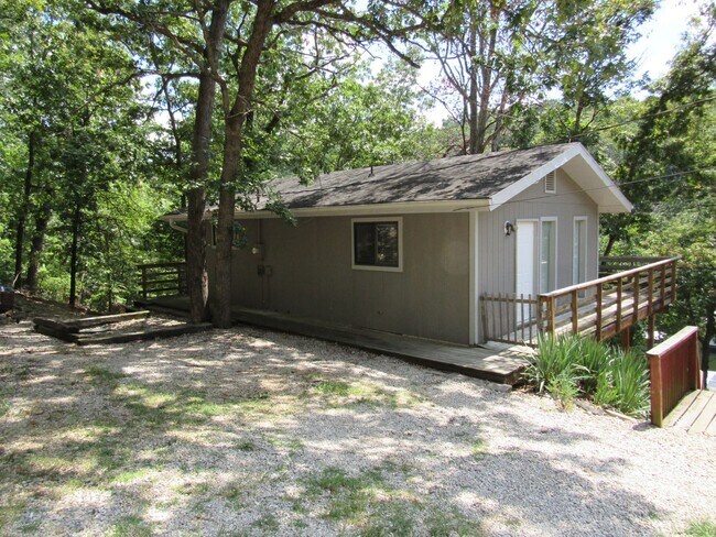 Building Photo - 2 bedroom lakefront house in Lake Ozark