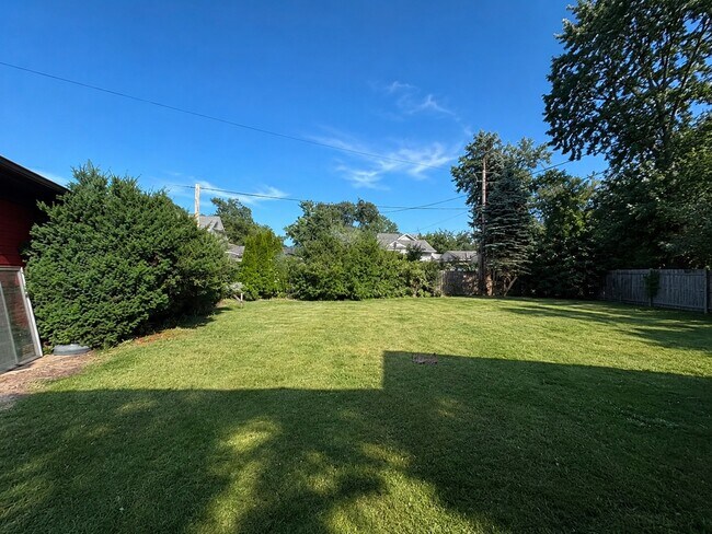Building Photo - 406 Sunset Dr