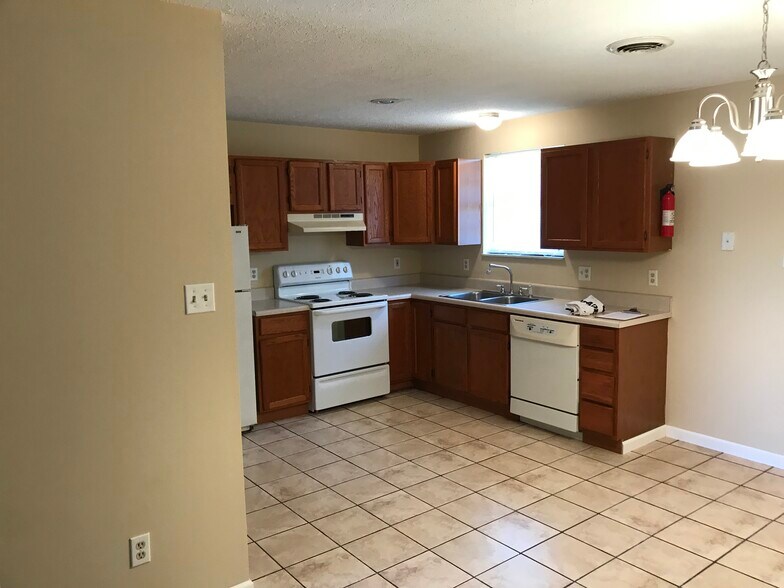 Kitchen - 723 Pleasant Valley Rd