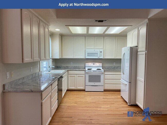 Building Photo - Beautiful 3 Bedroom 2 Bath Home Landscaping Included.