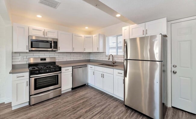 Kitchen - 6725 E Earll Dr