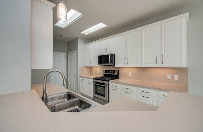 Building Photo - 14319 Mirkwood Ln