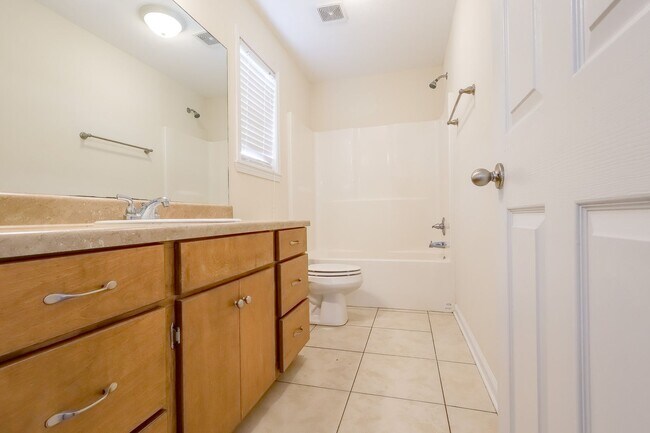 Building Photo - 322 Ray Ave