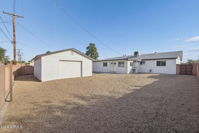 Building Photo - 1016 S Siesta Ln