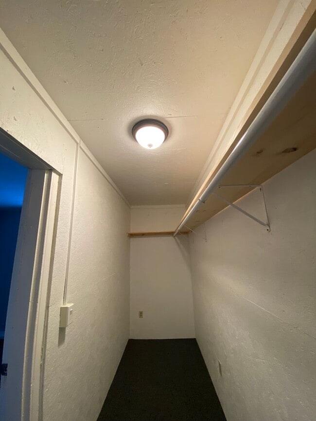 Building Photo - 3 Bdrm, 1.5 Bath