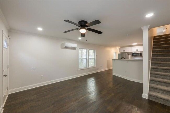 Building Photo - 2027 Lois Pl NW