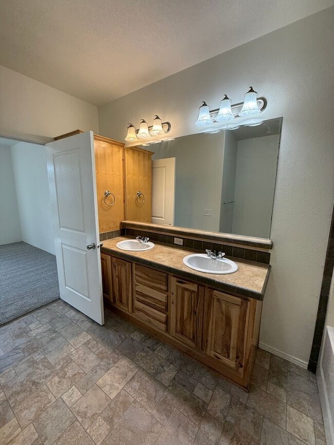 Building Photo - Newly Renovated 3 bed/2 bath manufactured home!