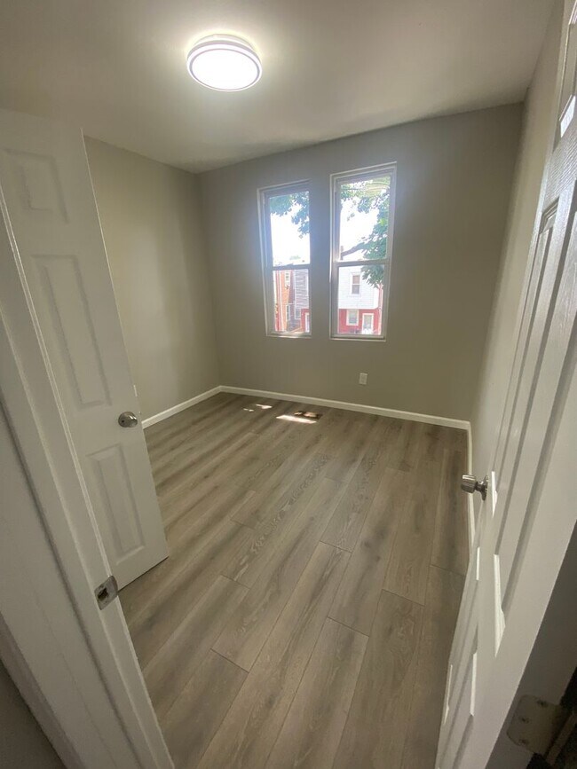 Building Photo - Remodeled  Home - Ogontz